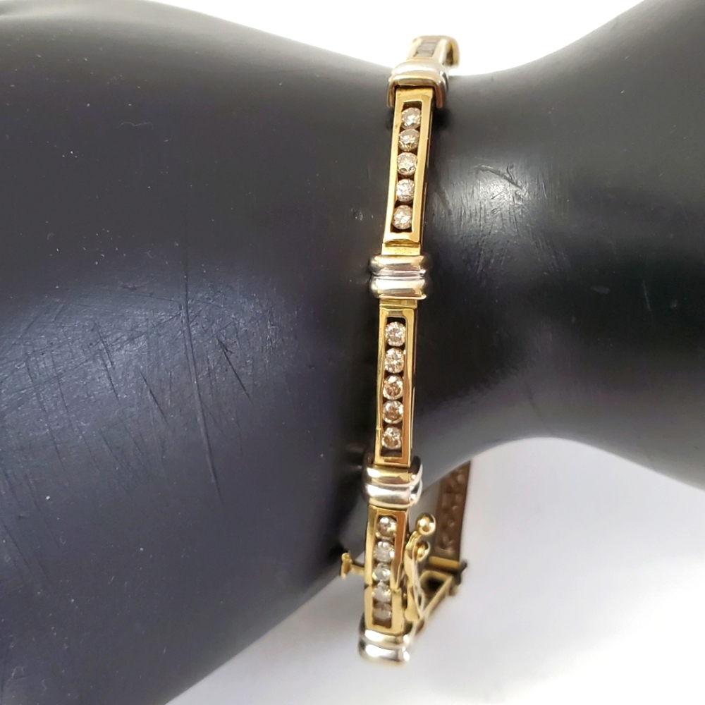 Watch Video / Rare 14K Gold Scintillating Champagne Diamond Tennis Bracelet